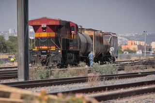 El Gobierno Federal proyectó un tren de pasajeros para aminorar el congestionamiento vial en la región sureste de Coahuila. Este tren se realizará durante el 2022 y conectará a la población de Saltillo con Ramos Arizpe, con especial énfasis en los parques industriales. (ARCHIVO)