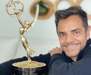 Emoción y alegría desbordó Eugenio Derbez al recibir finalmente su primer premio Emmy. (ESPECIAL) 