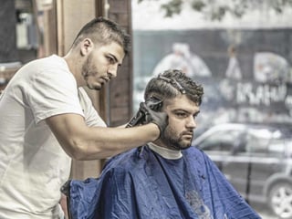 Algunos dueños de peluquerías y barberías, ni siquiera sabían de esta ley. (INTERNET)