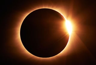 El eclipse de Sol podrá verse desde la ciudad lagunera durante el mes de abril del año 2024 (ESPECIAL)  