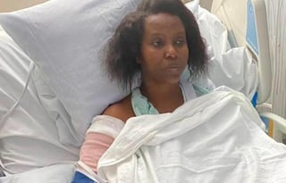 En las imágenes, publicadas en su cuenta oficial de Twitter, se ve a la primera dama consciente, sentada en la cama del hospital, con un brazo vendado.
(TWITTER)