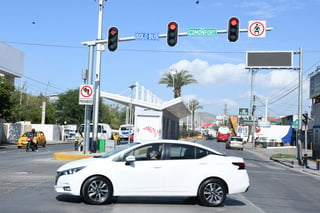 Reclama una vez más el alcalde de Torreón, Jorge Zermeño, por la falta de entrega del sistema de semáforos en bulevar Revolución. (FERNANDO COMPEÁN)