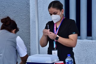 A Torreón llegaron vacunas contra el COVID-19 para completar esquemas del personal de salud. (ARCHIVO)