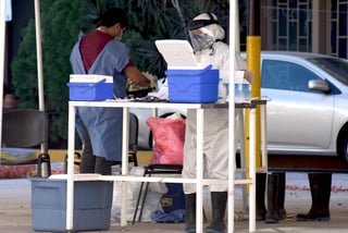 La jefa de la Jurisdicción Sanitaria número siete, Rocío Quiroz Flores, reconoció que en los últimos 15 días, aumentó el número de pruebas de PCR para detectar coronavirus y los casos sospechosos son personas menores de 40 años, aunque reconoció que la mayoría resultan negativos, pese a presentar algún síntoma. (ARCHIVO)
