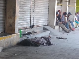 Un sexagenario perdió la vida presuntamente de causas naturales en calles de la zona Centro de la ciudad de Torreón.
