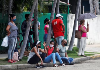 Cuba sumó en las últimas 24 horas 6,505 nuevos pacientes de COVID-19 y 61 fallecidos para un acumulado de 288,392 diagnósticos positivos y 1,966 muertes desde que registró los primeros casos de la enfermedad en marzo de 2020, según refiere este lunes el parte del Ministerio de Salud Pública (Minsap). (ARCHIVO) 
