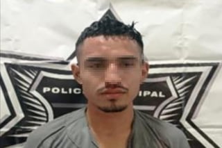 Elementos de la Dirección de Seguridad y Protección Ciudadana de Gómez Palacio realizaron la detención de un joven señalado por el delito de violencia familiar. (EL SIGLO DE TORREÓN)