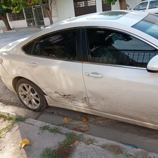 Los primeros peritajes indicaron que un Mazda 6, color blanco, modelo 2012, que era tripulado por Ramiro de 50 años de edad, se desplazaba de sur a norte por la calle Rumorosa.
(EL SIGLO DE TORREÓN)