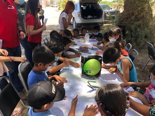Un grupo de jóvenes laguneros trabajan con niños de escasos recursos del municipio de Matamoros, para atender el daño psicológico que originó la pandemia del COVID-19. (MARY VÁZQUEZ)