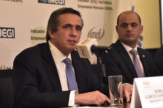 El presidente nacional del IMEF, Ángel García-Lascuráin Valero, reconoció que, dentro de las medidas que proponen, la única que se considera con un riesgo de costo político es la reforma a la Ley del IVA. (ARCHIVO)