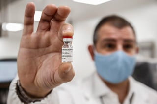 México evalúa producir en el país la futura vacuna italiana contra la COVID-19 desarrollada por el laboratorio ReiThera, así como participar en los estudios fase 3 de la misma, informó este miércoles la Secretaría de Relaciones Exteriores (SRE) de México. (ARCHIVO)