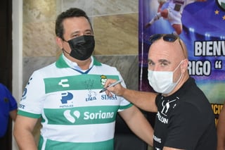 El ex campeón del equipo Santos Laguna, sostuvo que la afición de Torreón es diferente y lo hizo sentir muy afortunado y muy cómodo durante su permanencia en la escuadra guerrera.

