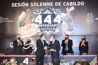 El alcalde de Saltillo, Manolo Jiménez Salinas, llevó a cabo la entrega de reconocimientos de la 'Presea de Saltillo'', evento con el cual cerró de forma oficial con los festejos del 444 Aniversario de la capital.
