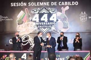 El gobernador de Coahuila asistió como invitado de honor a la Sesión Solemne de Cabildo en la que se entregó la Presea Saltillo.