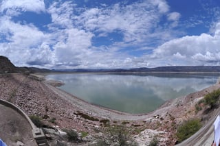 La presa Francisco Zarco tiene un 60 por ciento de su capacidad y la Lázaro Cárdenas, 38 por ciento, con entradas que superan los 200 metros cúbicos por segundo, por lo que estimó que durante la temporada de lluvias podrían recuperar su nivel de almacenamiento 'normal'. (ARCHIVO)
