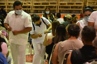 La vacuna contra el COVID-19 para el segmento social de ciudadanos de entre 30 y 39 años de edad que viven en Sabinas Coahuila se aplicará el miércoles 28, anunció la Brigada Correcaminos en Monclova. (SERGIO A. RODRÍGUEZ)