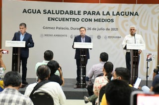 El director nacional de la Comisión Nacional del Agua (Conagua), Germán Martínez Santoyo, se reunió con los gobernadores de Coahuila y Durango, Miguel Ángel Riquelme y José Rosas Aispuro. (FERNANDO COMPEÁN)