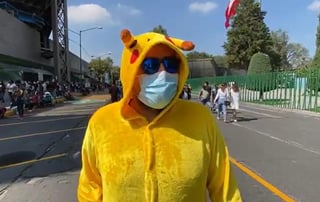 Vestido como el simpático personaje de Pokémon, Enrique de 26 años de edad, acudió a vacunarse contra el COVID-19 en la Ciudad de México (EL UNIVERSAL) 