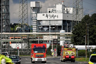 La cifra de muertos en la explosión producida este martes en un parque químico de Leverkusen (oeste de Alemania) ha subido a dos en las últimas horas, mientras prosigue la búsqueda de cinco desaparecidos. (EFE) 
