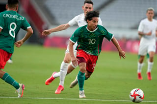 Diego Lainez es uno de los jugadores con mayor presencia durante los encuentros que sostuvo la Selección Mexicana Olímpica ante Francia y Japón, la sorpresa de este miércoles es que el jugador quedó relegado al banquillo en un duelo que fue decisivo contra Sudáfrica. (ARCHIVO) 
