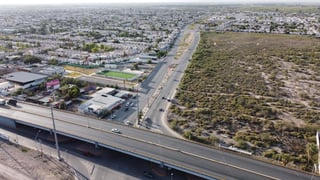 No son pocos los puntos de riesgo y falta de mantenimiento en el llamado segundo periférico de Torreón, rúa que conecta la carretera Torreón-Matamoros con el propio periférico Raúl López Sánchez y otras rúas de tránsito pesado al oriente de la ciudad. (VERÓNICA RIVERA)