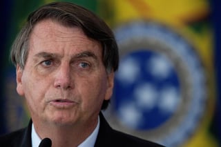 El presidente de Brasil, Jair Bolsonaro, redobló este jueves sus ataques a la Corte Suprema al afirmar que el alto tribunal 'cometió un delito' al avalar las medidas sanitarias impuestas por las autoridades locales para contener el COVID-19. (ARCHIVO) 
