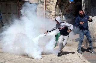 Un palestino de 20 años murió hoy por disparos del Ejército israelí durante una protesta en Cisjordania ocupada, informó hoy el Ministerio de Sanidad palestino. (ARCHIVO) 