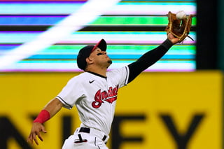  Los Medias Blancas de Chicago adquirieron al segunda base venezolano César Hernández, en un cambio con los Indios de Cleveland. (ESPECIAL)