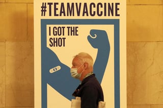 El presidente de Estados Unidos, Joe Biden, no descartó este jueves la posibilidad de que el Gobierno federal pueda ordenar la vacunación contra el COVID-19 a todos los estadounidenses y admitió que la Casa Blanca está haciendo consultas al respecto. (ARCHIVO) 

