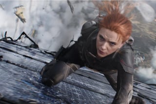 Disney criticó este jueves la denuncia que Scarlett Johansson presentó en su contra por el estreno simultáneo en cines y 'streaming' de 'Black Widow' (2021) y acusó a la actriz de ignorar el contexto excepcional de la pandemia del coronavirus.