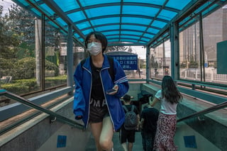 El último rebrote de la COVID en China es 'el más amplio' desde el registrado en la ciudad central de Wuhan a finales de diciembre de 2019, que aglutinó los primeros casos detectados a nivel mundial de la pandemia, según el diario oficial Global Times. (ARCHIVO) 
