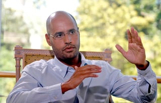 Saif el Islam al Gadafi, hijo del fallecido dictador libio y cuyo paradero se desconocía desde hace años, se encuentra en Libia y ha roto su silencio en una entrevista publicada este viernes por The New York Times, en la que alimenta los rumores que apuntan a que aspira a ser el próximo presidente del país. (ARCHIVO) 