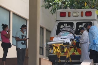 La Secretaría de Salud de México reportó este viernes 19,346 nuevos casos de la COVID-19, la mayor cifra diaria desde el 23 de enero pasado cuando las autoridades registraron 20,057 contagios. (ARCHIVO)