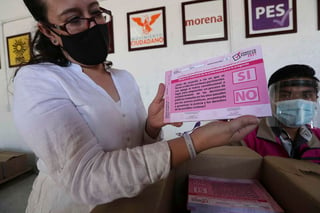 El Instituto Nacional Electoral (INE) llevó a cabo este viernes la selección de la muestra probabilística del Conteo Rápido, para la Consulta Popular del domingo próximo. (ARCHIVO)