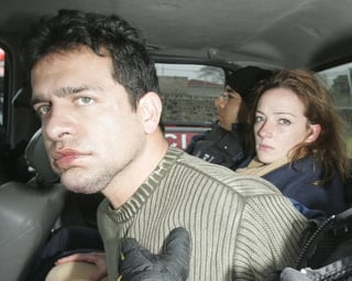 Vallarta fue detenido junto con Florence Cassez el 8 de diciembre de 2005  al sur de la CDMX.