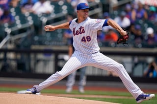 El as de los Mets de Nueva York, Jacob deGrom, sufrió una recaída en la rigidez de su antebrazo derecho, al presentar inflamación en el brazo. (ESPECIAL)