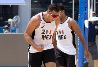 Un histórico triunfo lograron los mexicanos Josué Gaxiola y José Luis Rubio por 2-0 sobre los letones Martins Plavins y Edgars Tocs, para lograr avanzar a la siguiente ronda como uno de los mejores equipos que terminaron en tercer lugar del voleibol de playa de los Juegos Olímpicos Tokio 2020.
