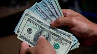 El monto de remesas entre enero y junio pasado fue superior a los 19.289,66 millones de dólares del mismo lapso de un año atrás, precisó este lunes el Banco de México en su reporte mensual.
(ARCHIVO)