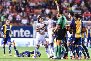 El Clásico de la 52 terminó con un empate a un gol. El Atlético de San Luis no pudo aprovechar que los Gallos Blancos de Querétaro se quedaron con diez hombres por más de 70 minutos, y tuvieron que conformarse con un punto. (EFE)