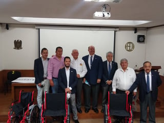 Ayer se hizo la entrega de las sillas de ruedas y los medicamentos en el auditorio del Hospital Universitario de Torreón. (ANGÉLICA SANDOVAL)