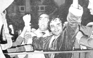 Un 4 de agosto pero de 1973, sobre el cuadrilátero instalado en el Estadio Luis Aparicio de Maracaibo, Venezuela, el local, Betulio González conquistó el campeonato mundial WBC vacante de peso Mosca. (ESPECIAL)