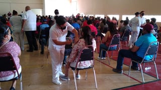 En el Estado de Coahuila se llegó a vacunar a 125 mil 231 personas de ocho municipios fronterizos. (ARCHIVO)