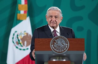 López Obrador adelantó que analiza, de la mano del programa de bacheo en las principales ciudades del país, que se puedan construir instalaciones de gas natural. (EFE)