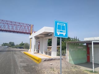Un total de 37 parabuses se instalarán a lo largo de la la carretera Torreón-San Pedro, y son obras complementarias del proyecto del Metrobús. (MARY VÁZQUEZ)