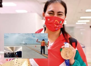 Luego de ganar la medalla de bronce en los Juegos Olímpicos de Tokio 2020 en tiro con arco junto a Luis Álvares, Alejandra Valencia fue recibida entre aplausos y un bello gesto por parte del aeropuerto en Hermosillo, Sonora.