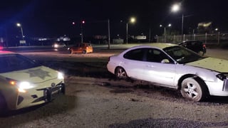 Un conductor en estado de ebriedad se impactó contra el camellón de una vialidad frente la colonia Villas San Ángel de la ciudad de Torreón, se trata del segundo accidente en el lugar en un lapso de 24 horas. (EL SIGLO DE TORREÓN)
