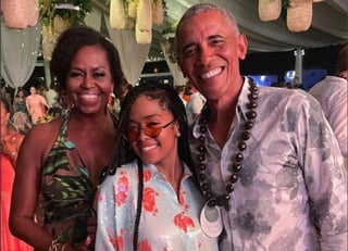Una serie de fotos filtradas por los invitados a la fiesta del sexagésimo cumpleaños del expresidente estadounidense Barack Obama revelaron detalles de la fiesta llena de celebridades que tuvo lugar este sábado por la noche en la exclusiva isla de Martha's Vineyard.