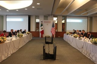 Delegaciones de México y Estados Unidos concretaron este martes una reunión de alto nivel en la sede de la cancillería mexicana en esta capital en la que abordaron temas de migración en la región, seguridad en la frontera común y desarrollo económico. (TWITTER)
