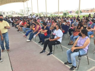 El jefe de la Jurisdicción Sanitaria VI en la región, Juan Pérez Ortega dijo que debido a la alta demanda, ayer se excedió el número de dosis que se tenían programadas y que eran alrededor de 12 mil.
(FERNANDO COMPEÁN)