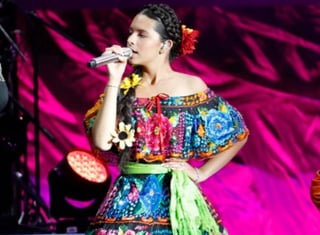Pese a que se encontraba muy emocionada por cantarle a sus fans en solitario, Ángela Aguilar ha decidido posponer su show del 21 de agosto en la Ciudad de México, hasta el año que entra.